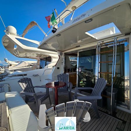 Hotel Boat And Breakfast Monica Nápoles Exterior foto