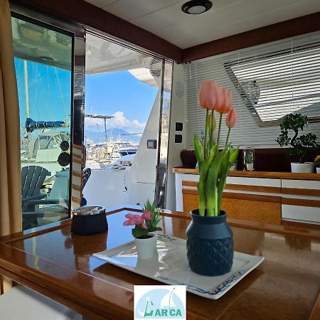 Hotel Boat And Breakfast Monica Nápoles Exterior foto