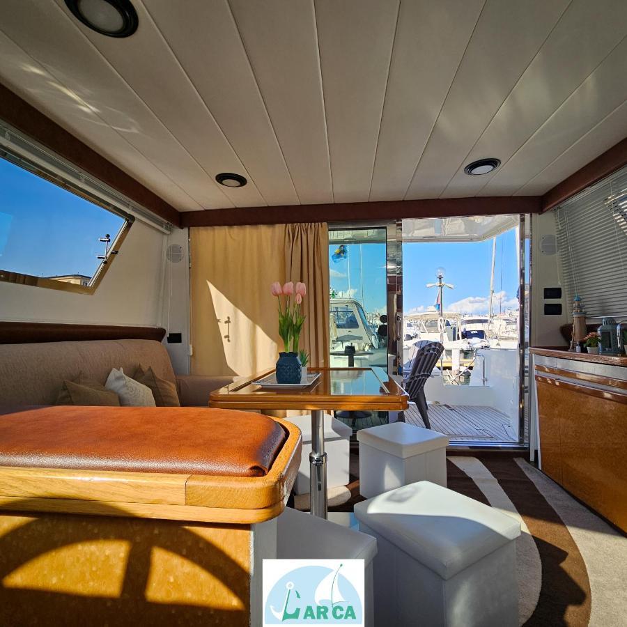Hotel Boat And Breakfast Monica Nápoles Exterior foto