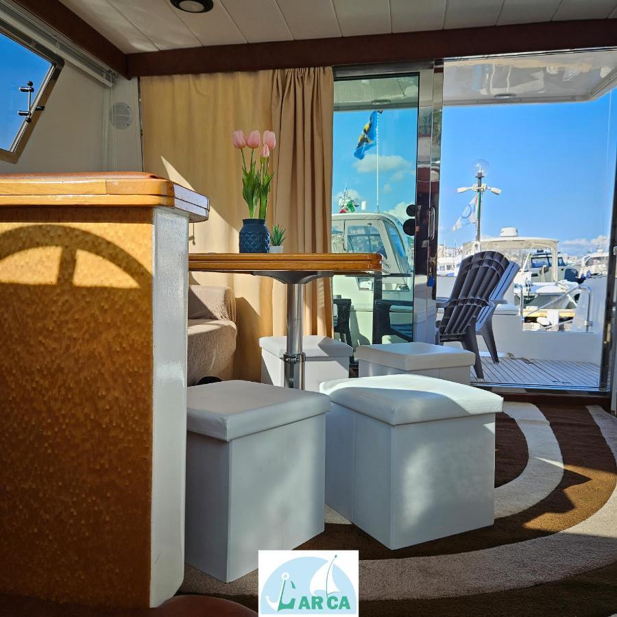 Hotel Boat And Breakfast Monica Nápoles Exterior foto