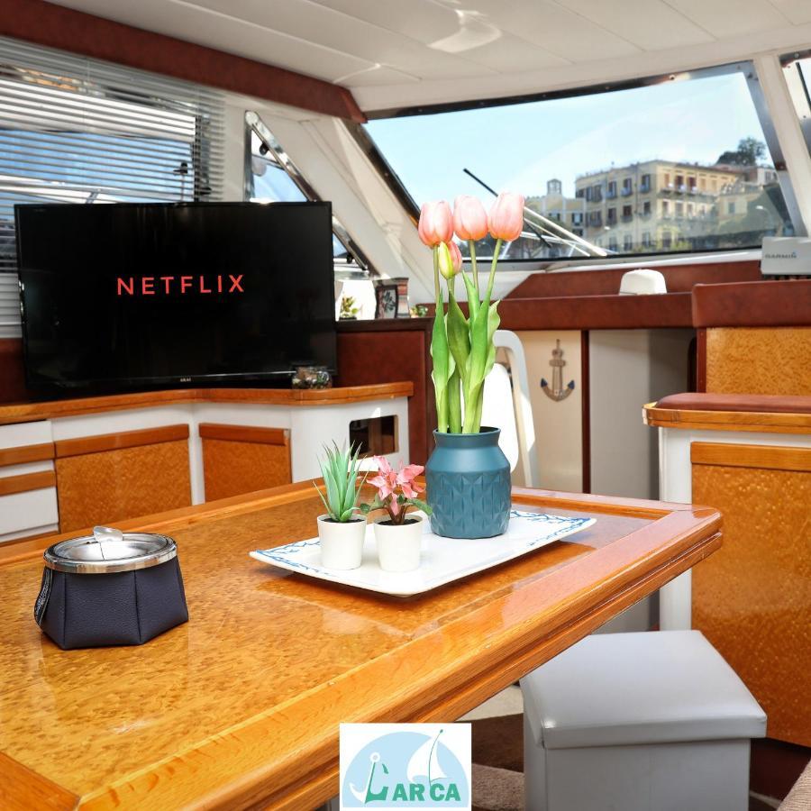 Hotel Boat And Breakfast Monica Nápoles Exterior foto