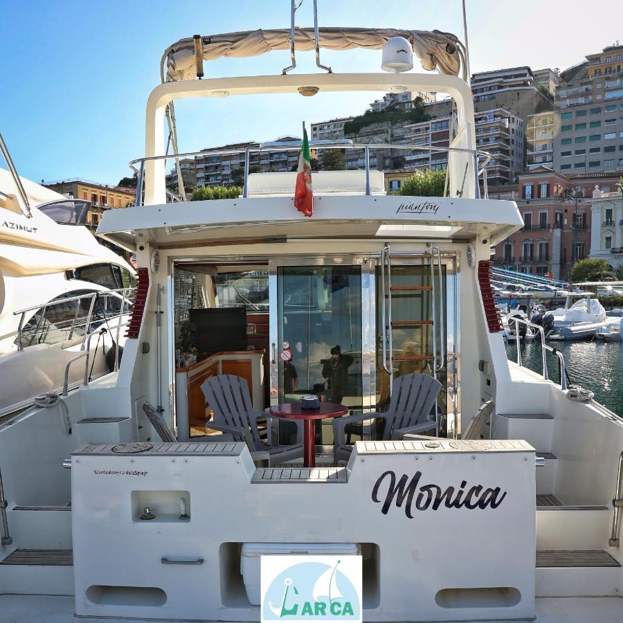 Hotel Boat And Breakfast Monica Nápoles Exterior foto