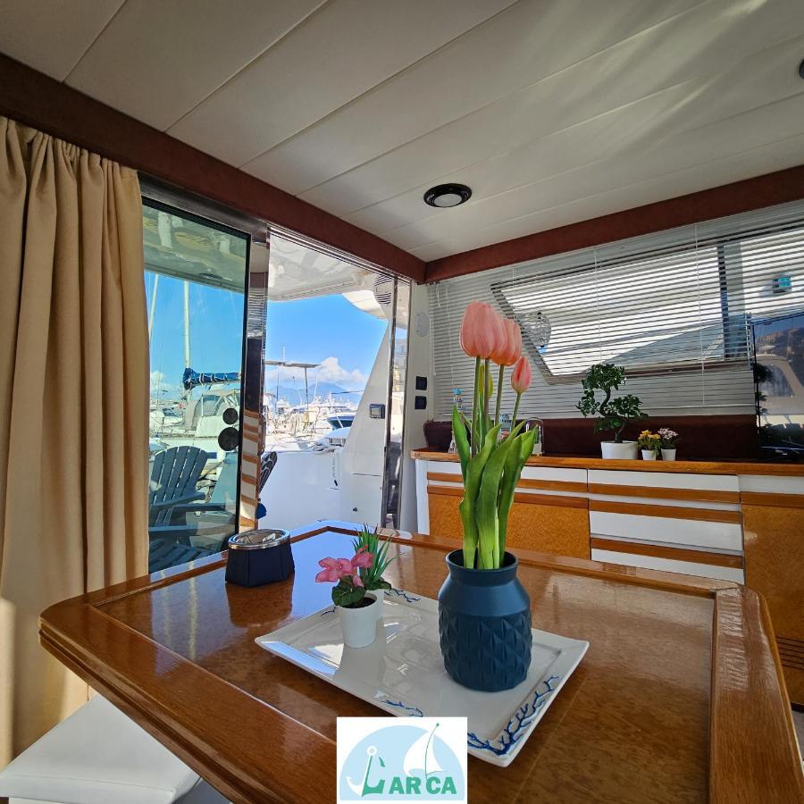 Hotel Boat And Breakfast Monica Nápoles Exterior foto