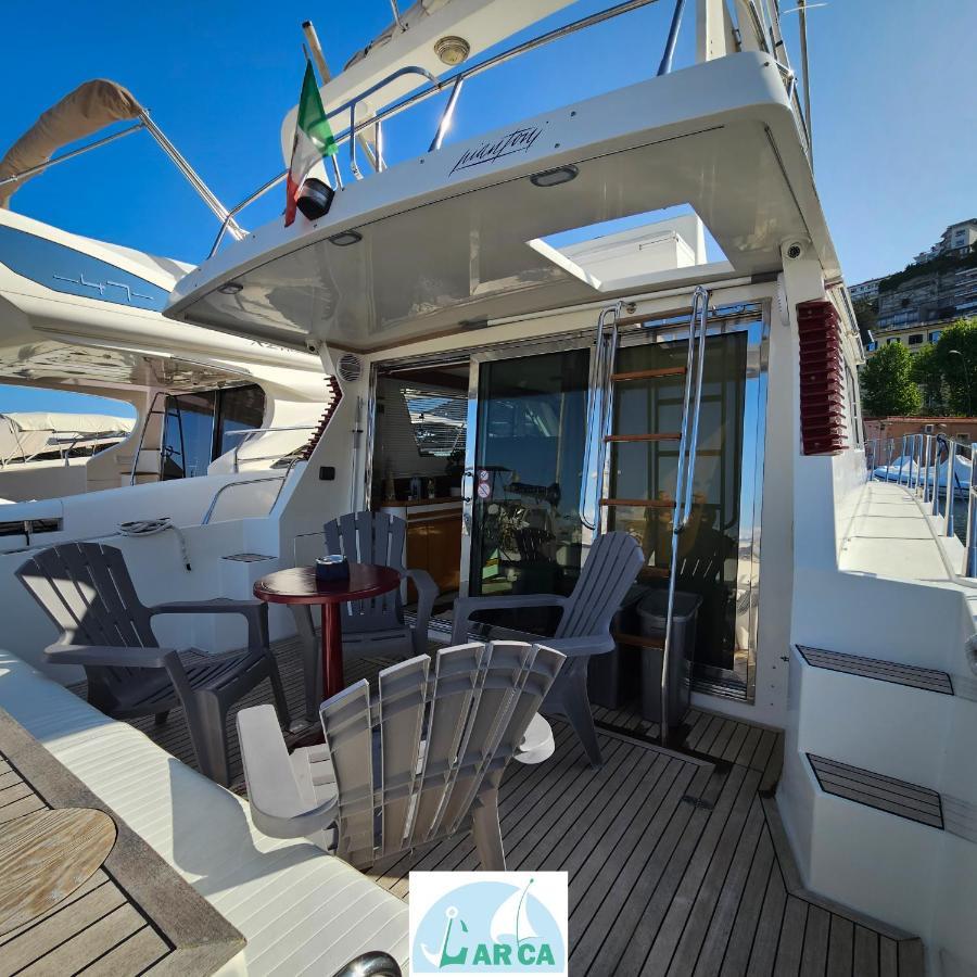 Hotel Boat And Breakfast Monica Nápoles Exterior foto