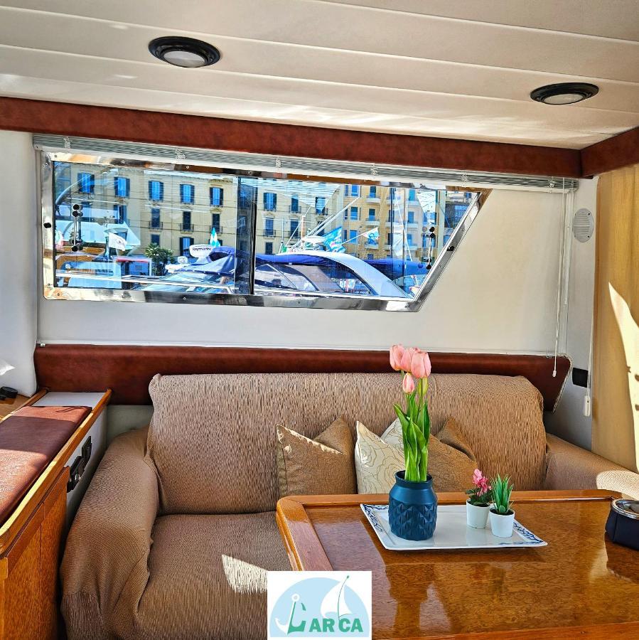 Hotel Boat And Breakfast Monica Nápoles Exterior foto